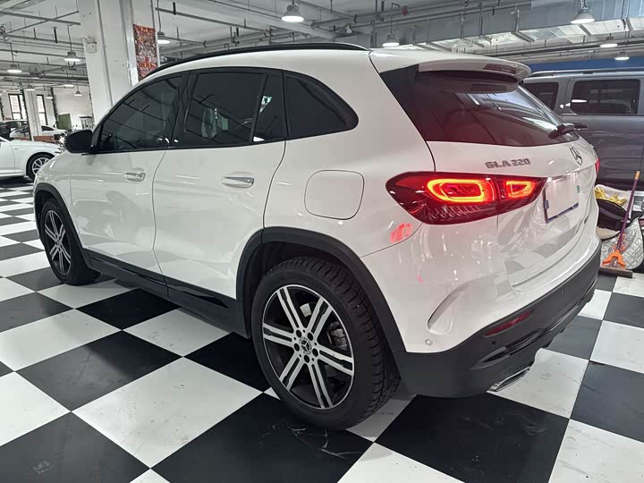 Фото 6 - Mercedes-Benz GLA-Class