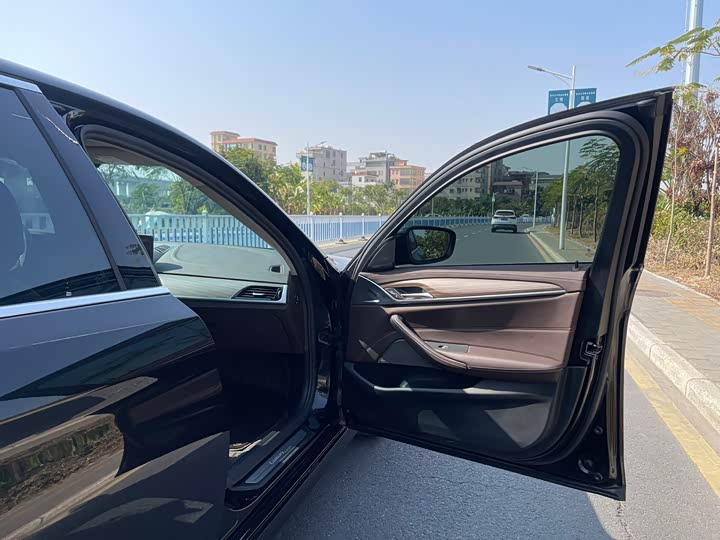 Фото 12 - BMW 5 Series