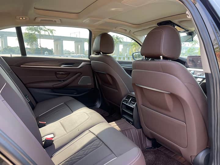 Фото 13 - BMW 5 Series