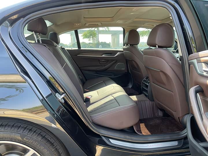 Фото 14 - BMW 5 Series