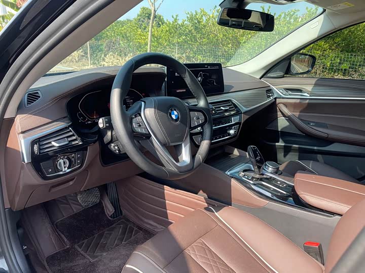 Фото 16 - BMW 5 Series