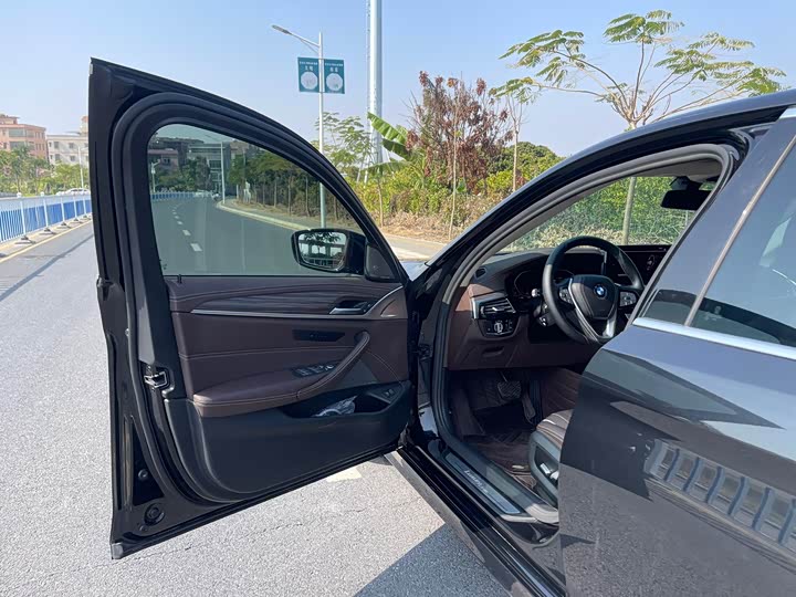 Фото 17 - BMW 5 Series