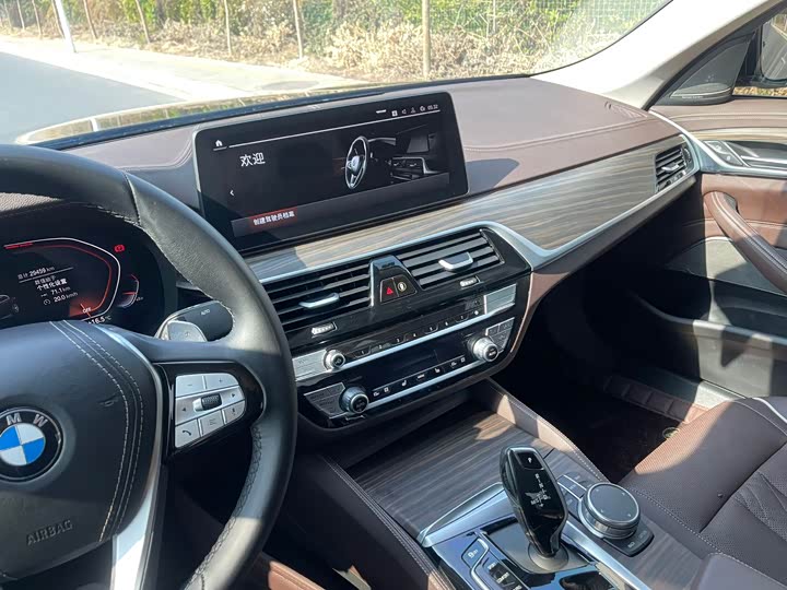 Фото 19 - BMW 5 Series