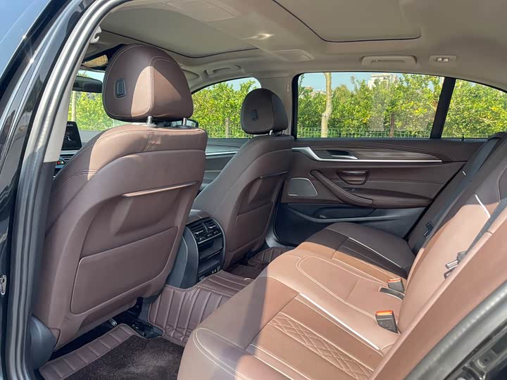 Фото 21 - BMW 5 Series