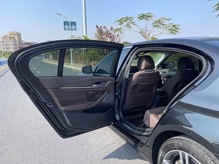 Фото 23 - BMW 5 Series