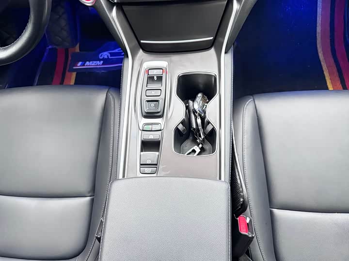 Фото 11 - Honda Accord