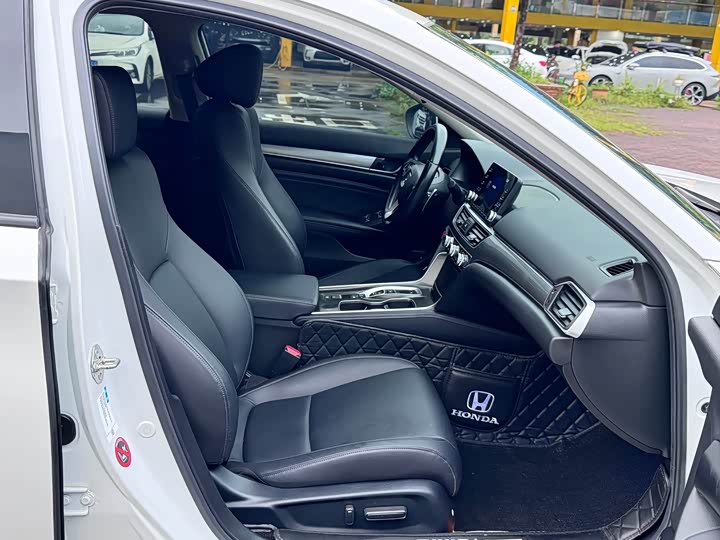 Фото 7 - Honda Accord