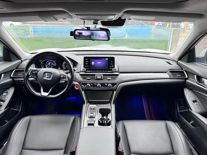 Фото 8 - Honda Accord