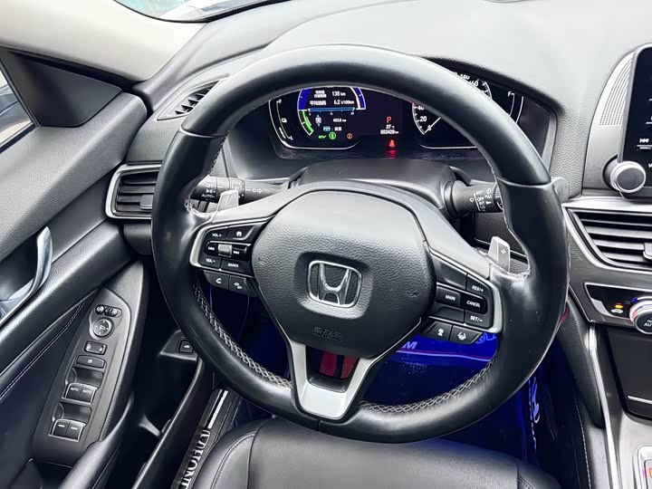 Фото 9 - Honda Accord