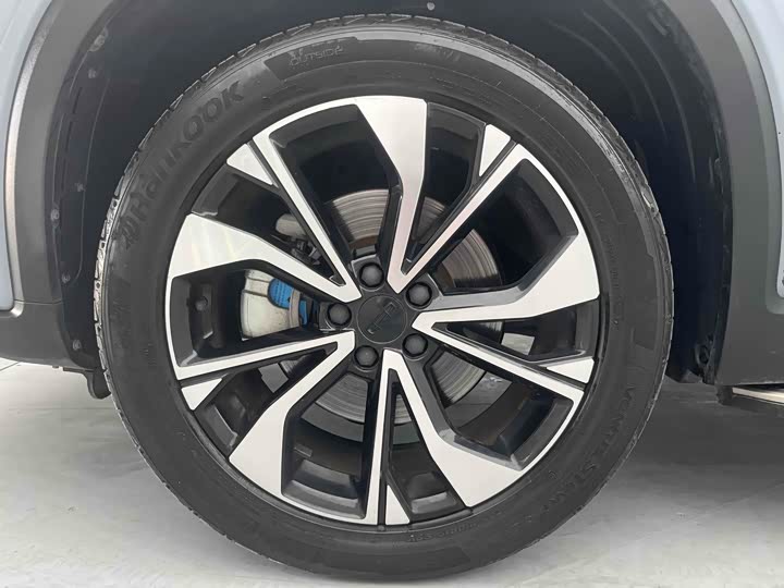 Фото 10 - Geely Tugella S