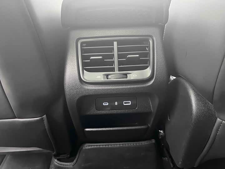 Фото 21 - Geely Tugella S