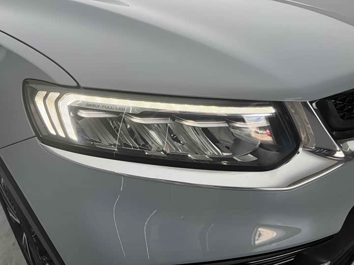 Фото 9 - Geely Tugella S