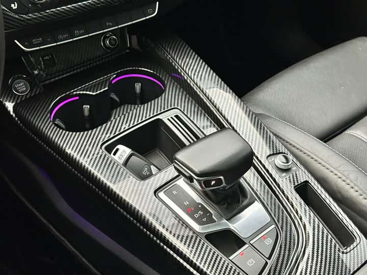 Фото 13 - Audi A4L