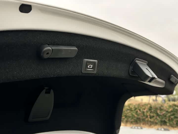 Фото 14 - Audi A4L