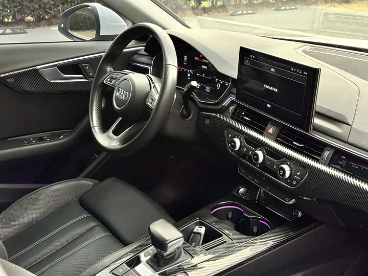 Фото 15 - Audi A4L