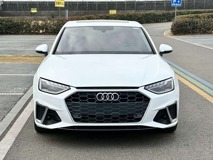 Фото 2 - Audi A4L