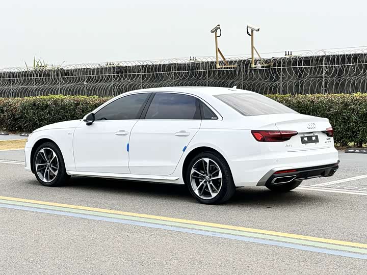 Фото 5 - Audi A4L