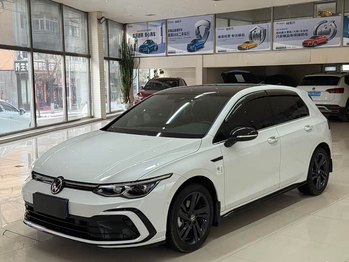 Фото 1 - Volkswagen Golf