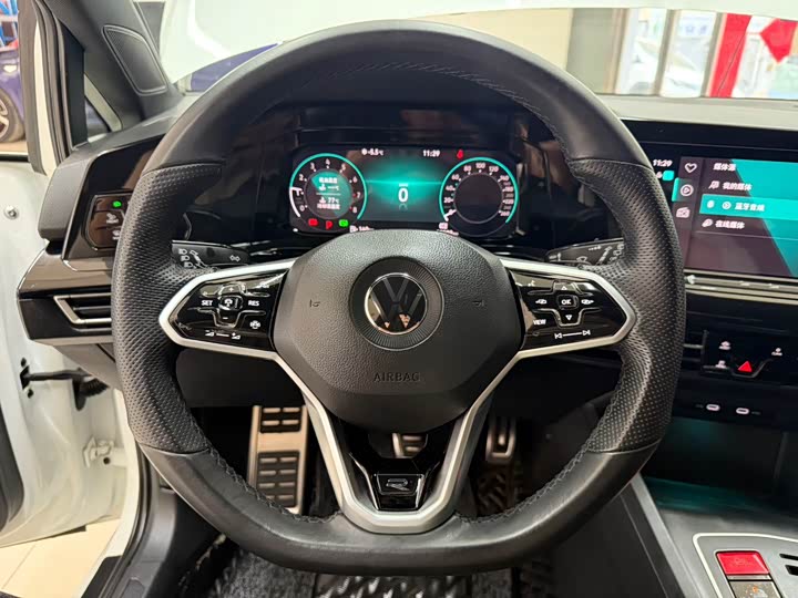 Фото 11 - Volkswagen Golf