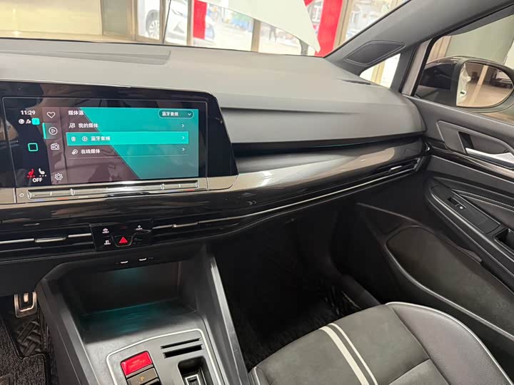 Фото 12 - Volkswagen Golf