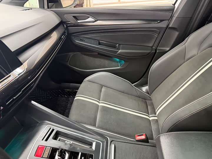 Фото 13 - Volkswagen Golf