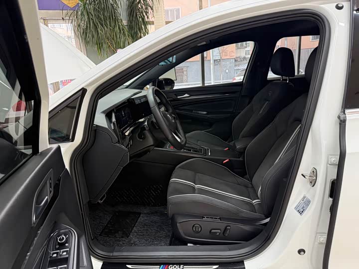 Фото 16 - Volkswagen Golf