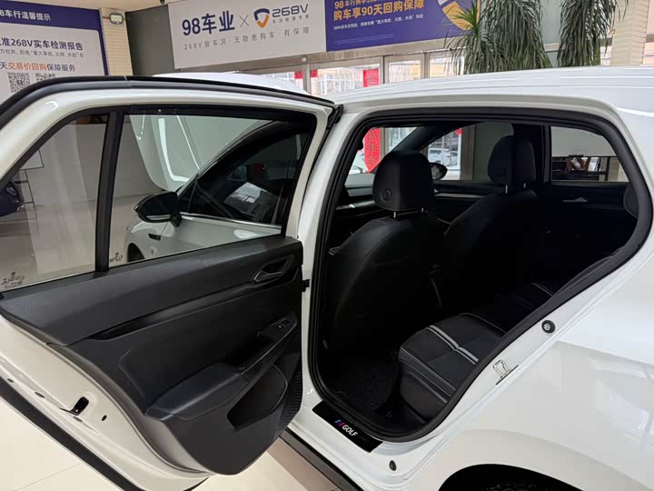 Фото 17 - Volkswagen Golf