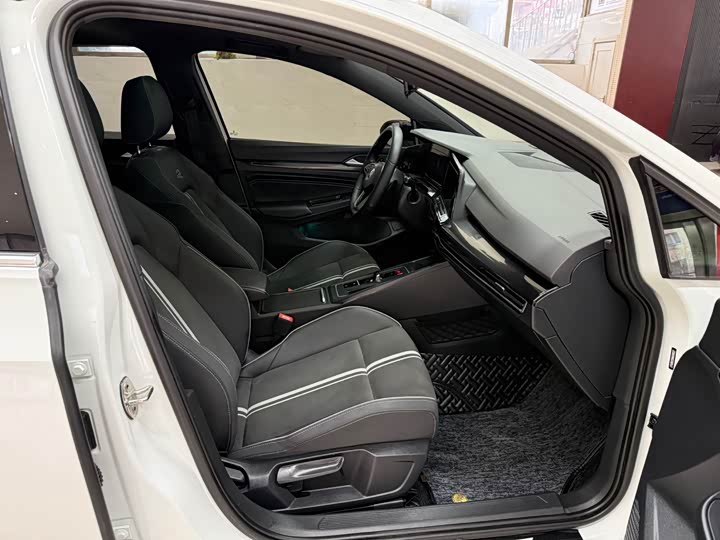 Фото 21 - Volkswagen Golf