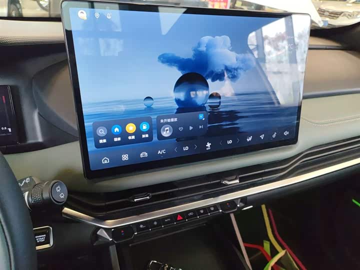 Фото 13 - Geely Okavango L