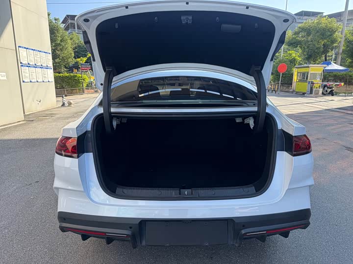 Фото 44 - BYD Qin L