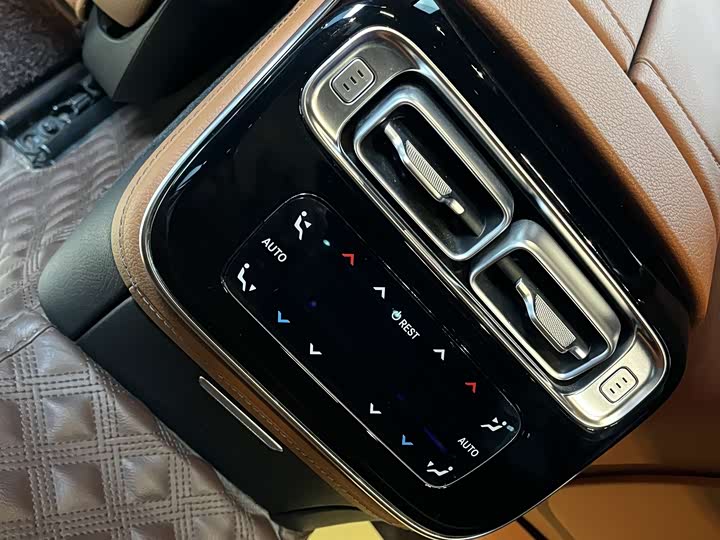 Фото 13 - Mercedes-Benz S-Class