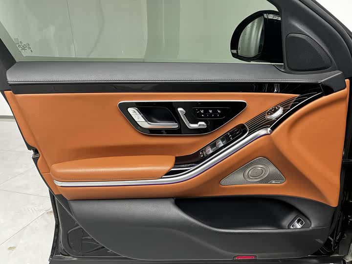 Фото 15 - Mercedes-Benz S-Class