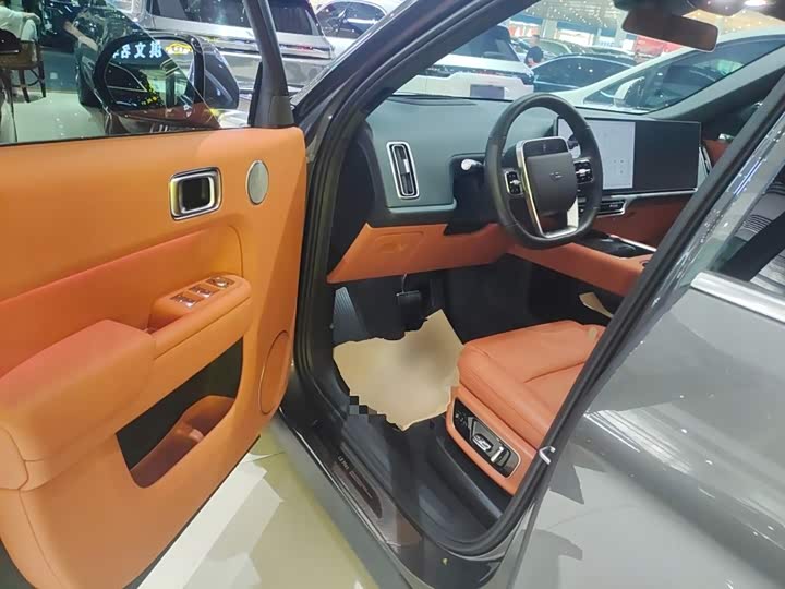 Фото 13 - LiXiang L8