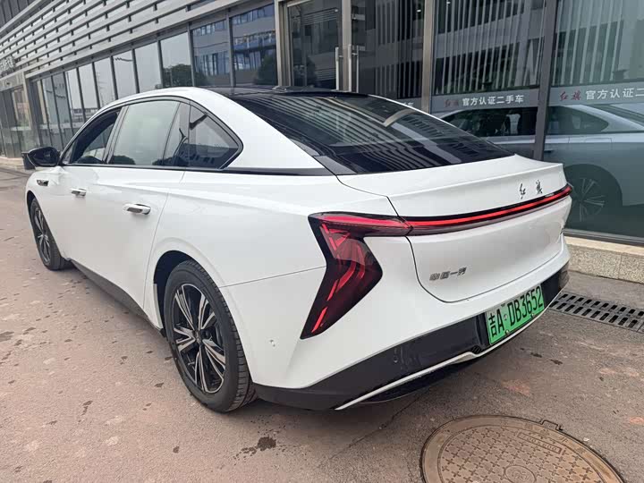 Фото 7 - Hongqi EH7