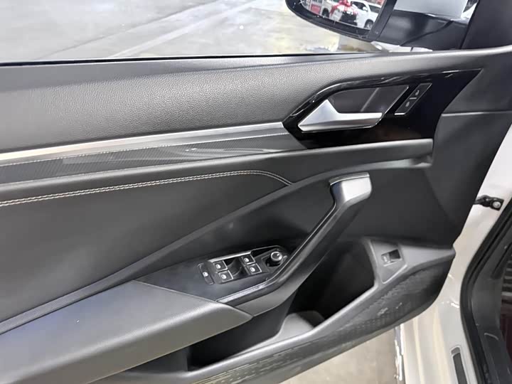 Фото 10 - Volkswagen Sagitar L