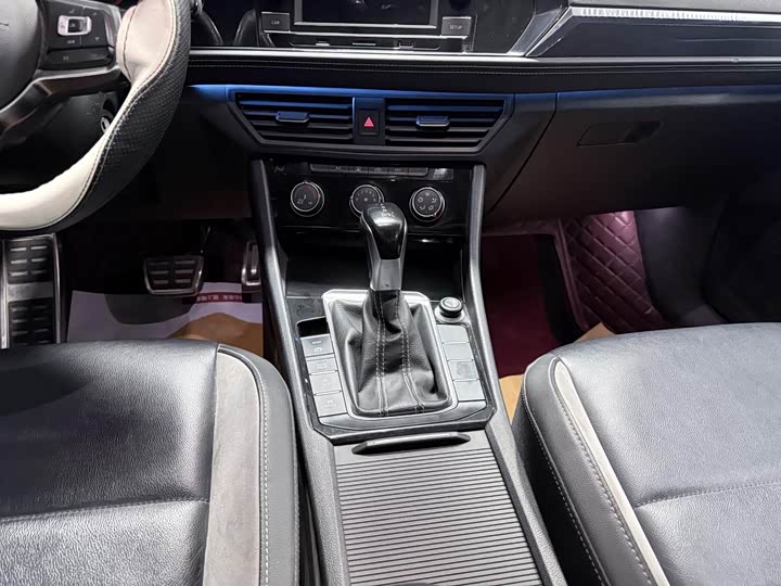 Фото 13 - Volkswagen Sagitar L