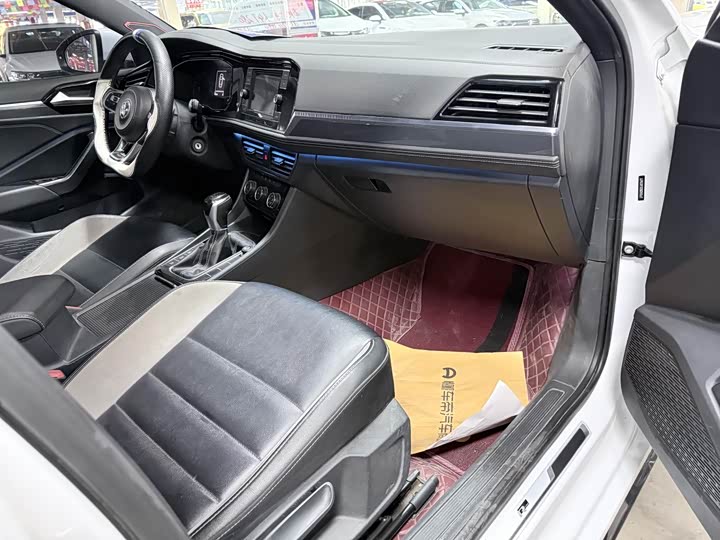 Фото 16 - Volkswagen Sagitar L