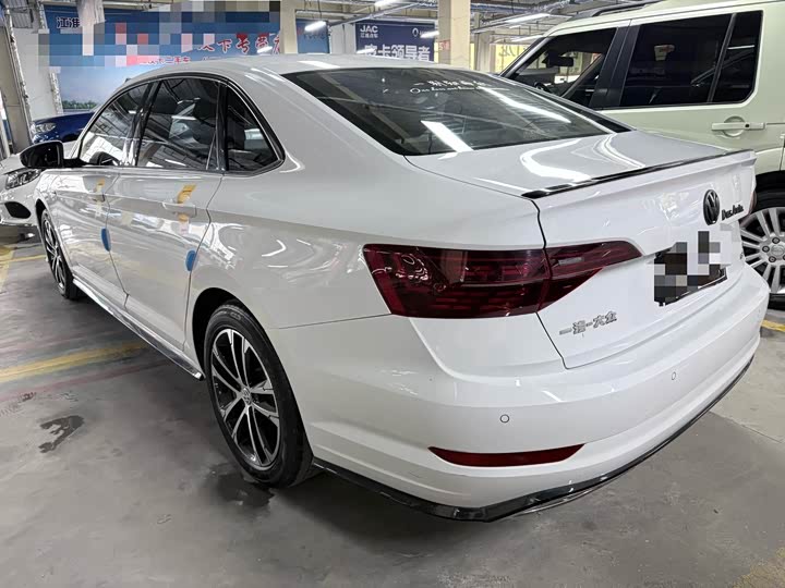 Фото 19 - Volkswagen Sagitar L