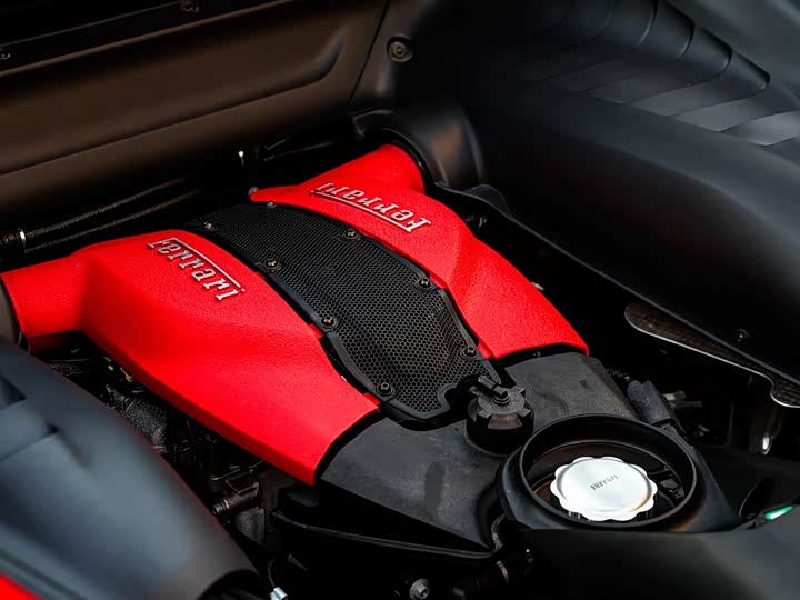 Фото 10 - Ferrari F8