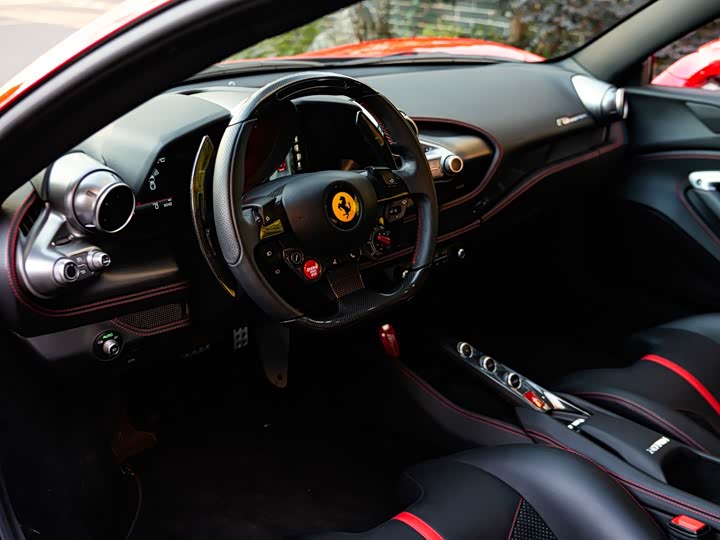 Фото 11 - Ferrari F8