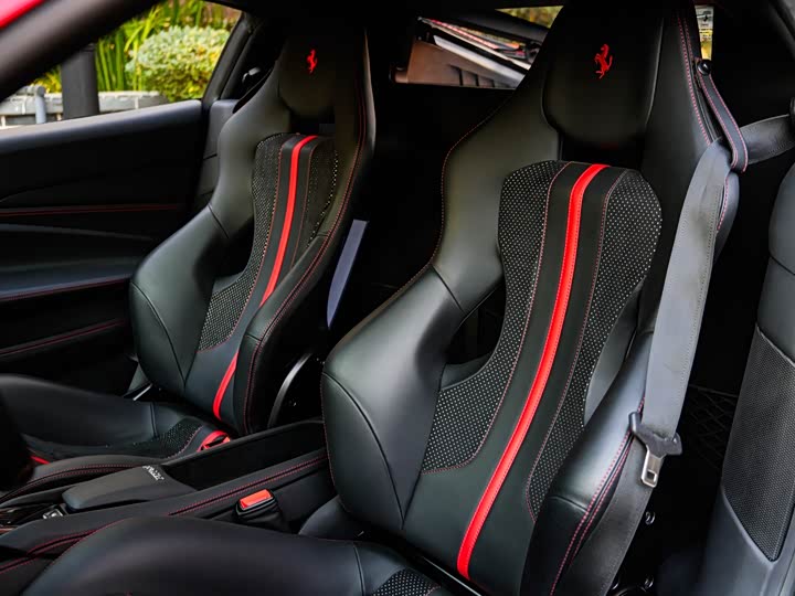 Фото 12 - Ferrari F8