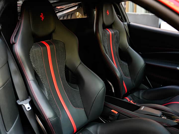 Фото 15 - Ferrari F8