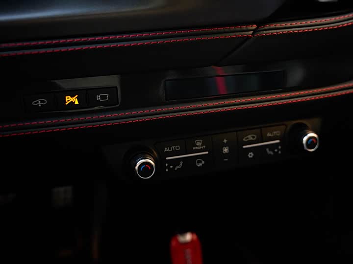 Фото 18 - Ferrari F8