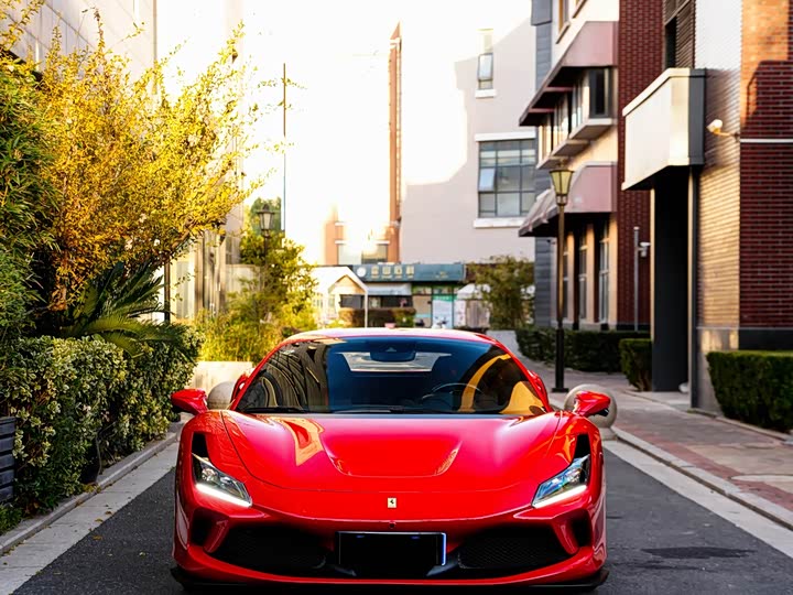 Фото 2 - Ferrari F8