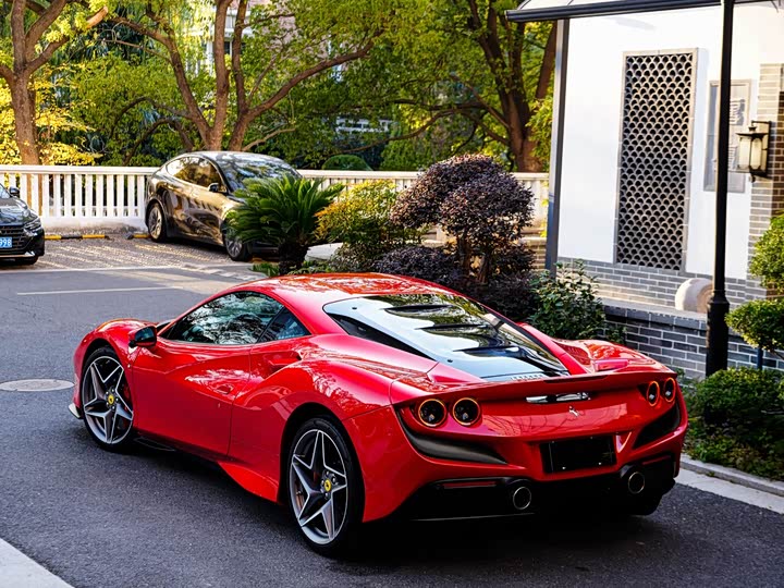 Фото 4 - Ferrari F8