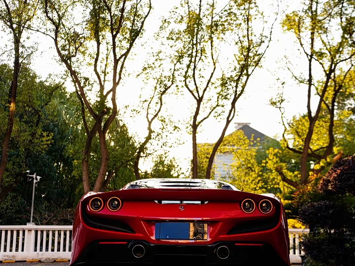 Фото 5 - Ferrari F8