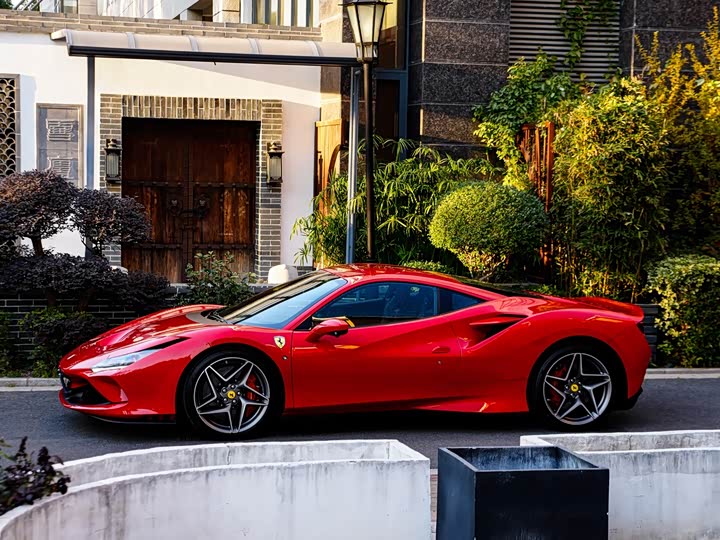 Фото 6 - Ferrari F8