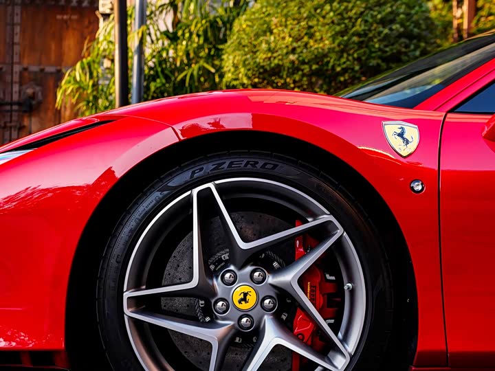 Фото 8 - Ferrari F8