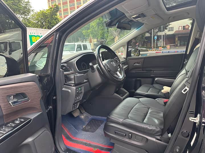 Фото 4 - Honda Odyssey