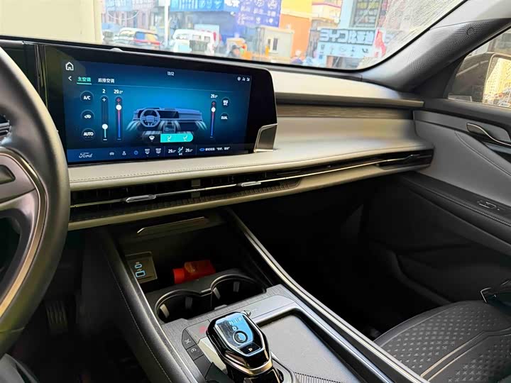 Фото 10 - Ford Edge